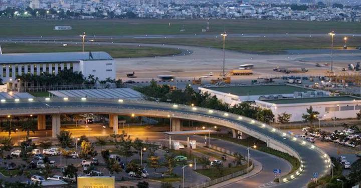 expanding Tan Son Nhat airport
