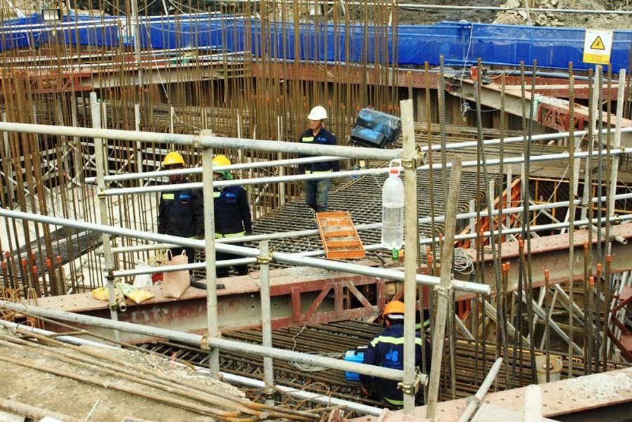 Construction workers have insurance of at least 100 million VND