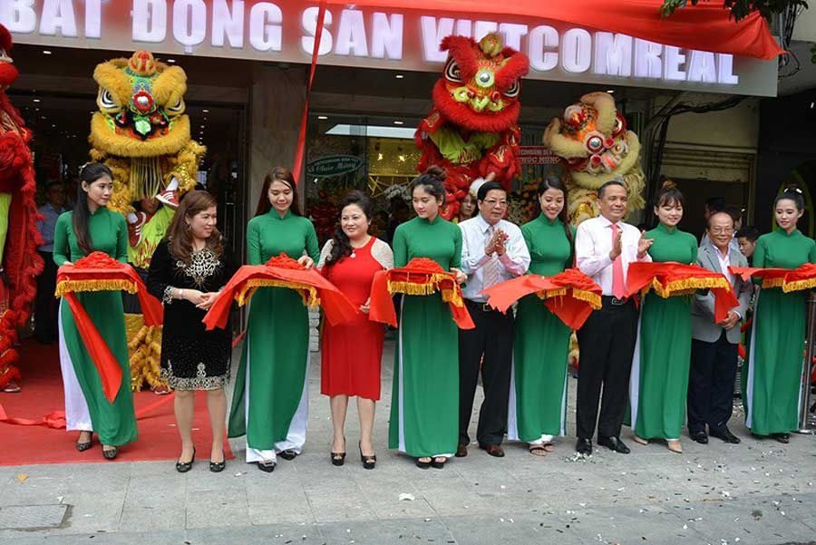 Real estate trading floor of Vietcomreal opens