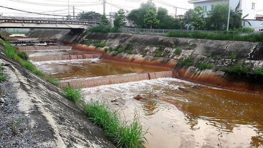 Ho Chi Minh City treats pollution on Tran Quang Co canal
