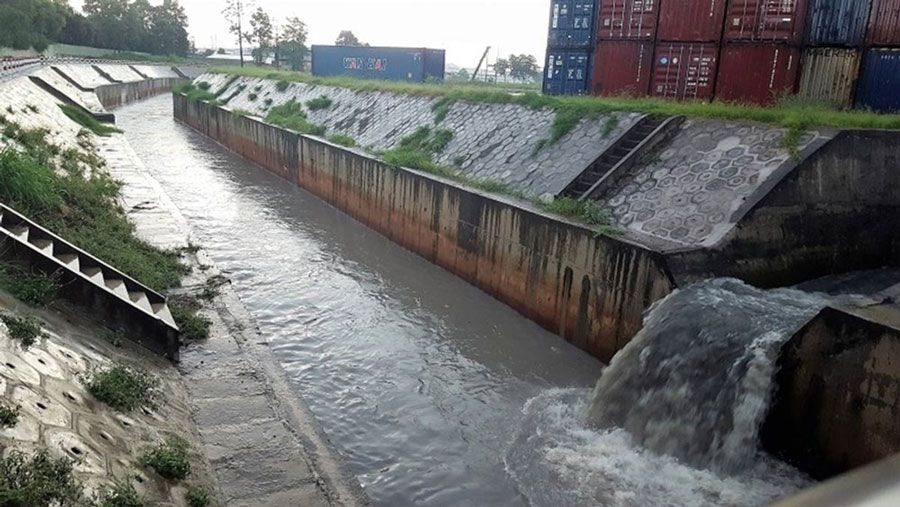 Ho Chi Minh City treats pollution on Tran Quang Co canal