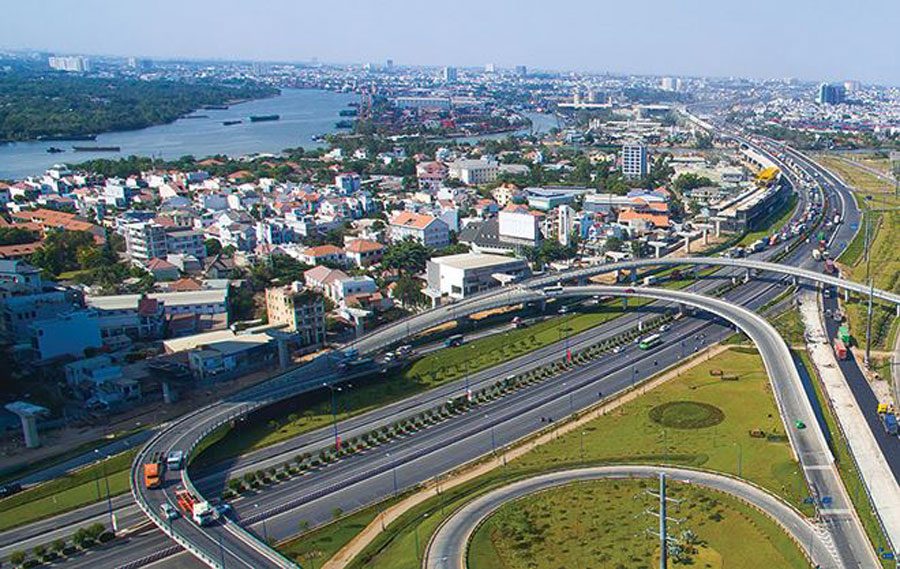 According to experts, the land fund surrounding Ho Chi Minh City-Long Thanh - Dau Giay highway is large, the owners have many years ago, infrastructure is closed investment should bring the project to the market.