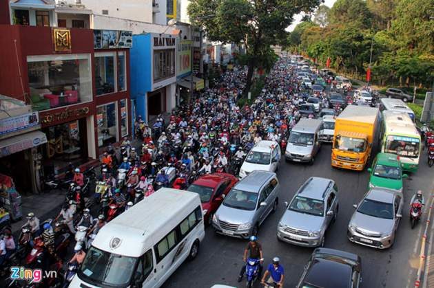 reduce the traffic jam for Tan Son Nhat