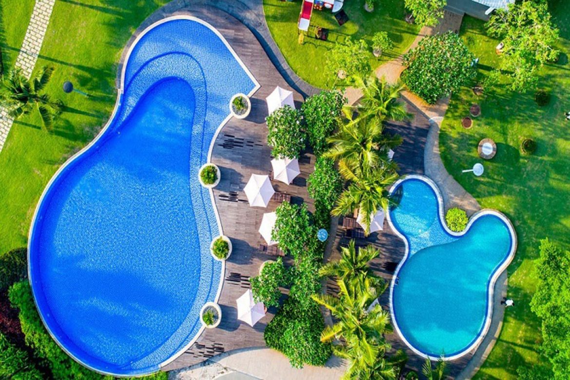 Five-star standard resort pool at Swan Bay