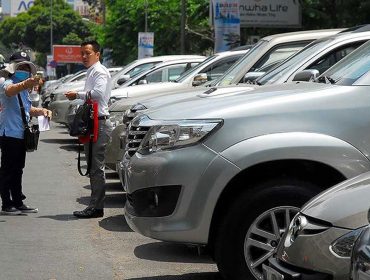 From June 1, HCMC began to charge cars parking under the road