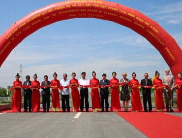 Inaugurate Cao Lanh cable-stayed bridge