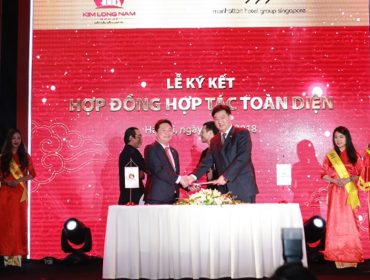 Kim Long Nam Group also signed a comprehensive cooperation with two main strategic partners: Manhatton Hotel Group Singapore (MHG) and Saigon - Hanoi Commercial Joint Stock Bank (SHB).