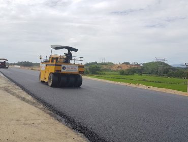 A section of road is being carpeted on the Da Nang-Quang Ngai highway.