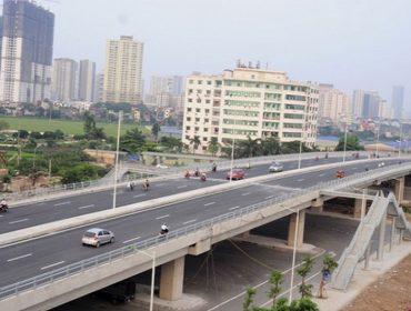 Hanoi will build a bridge over the intersection of Hoang Quoc Viet Street - Nguyen Van Huyen Street.