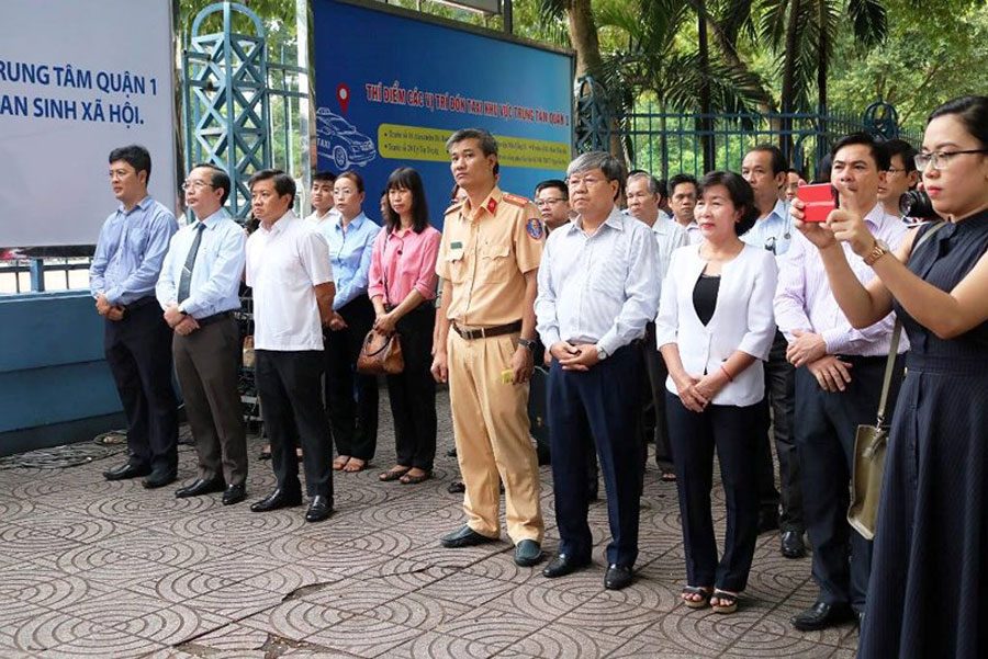 Many leaders participated in the opening ceremony of five taxi spots.