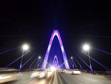 Hanoi is modern, brighter with lighting system Nhat Tan Bridge