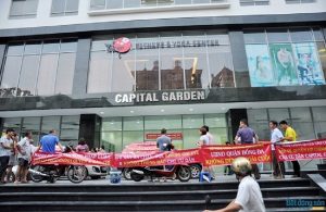 Residents of Capital Garden protested against investors on 12/6