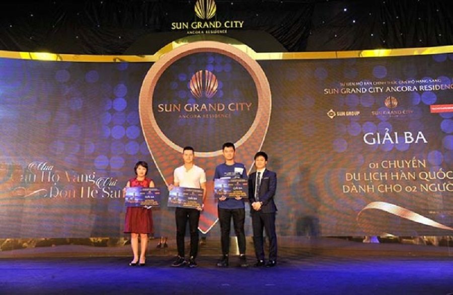 Reward customers at the opening ceremony of Sun Grand City Ancora Residence.