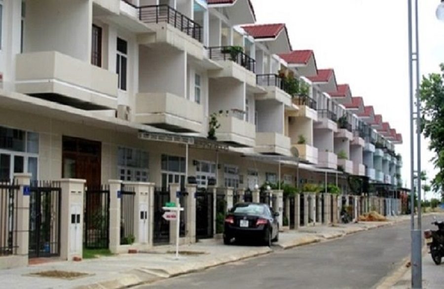 The East leads the volume of transactions adjacent villas of the whole city. HCM
