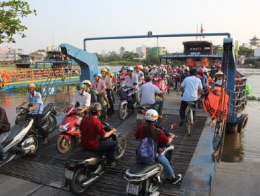 The bridge will replace An Phu Dong ferry