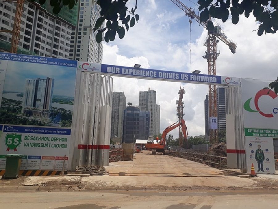 The main gate leading to the project site Q2 THAO DIEN.